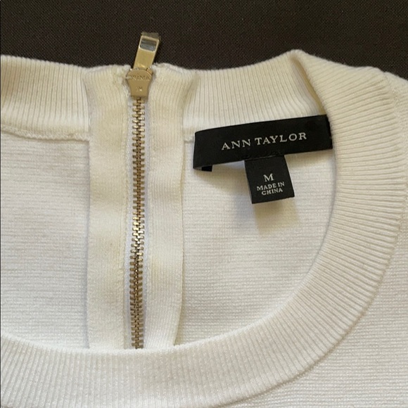 Ann Taylor top - Thick, stretch material - Picture 5 of 9